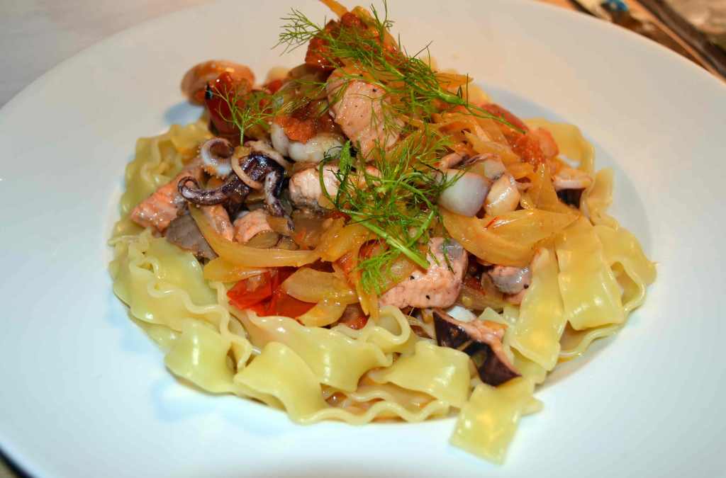 Calamaretti Lachs Fenchel Safran Pasta « heat&amp;#39;n&amp;#39;eat