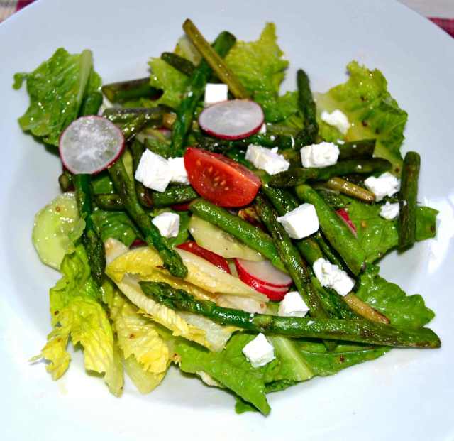 Salat-Spargel-Radieschen-Tomaten-Feta-Romano
