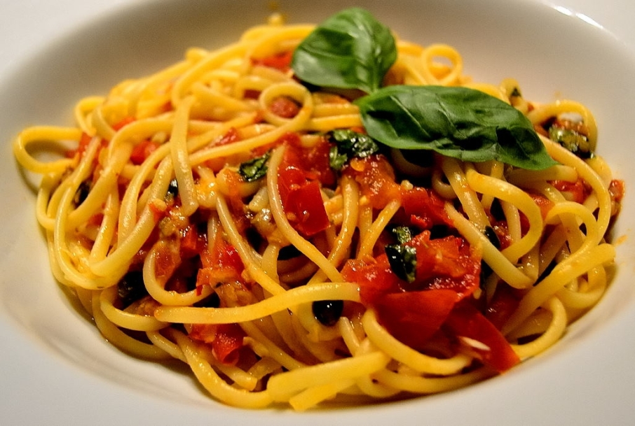 Linguini Tomaten Basilikum 2 « heat&amp;#39;n&amp;#39;eat